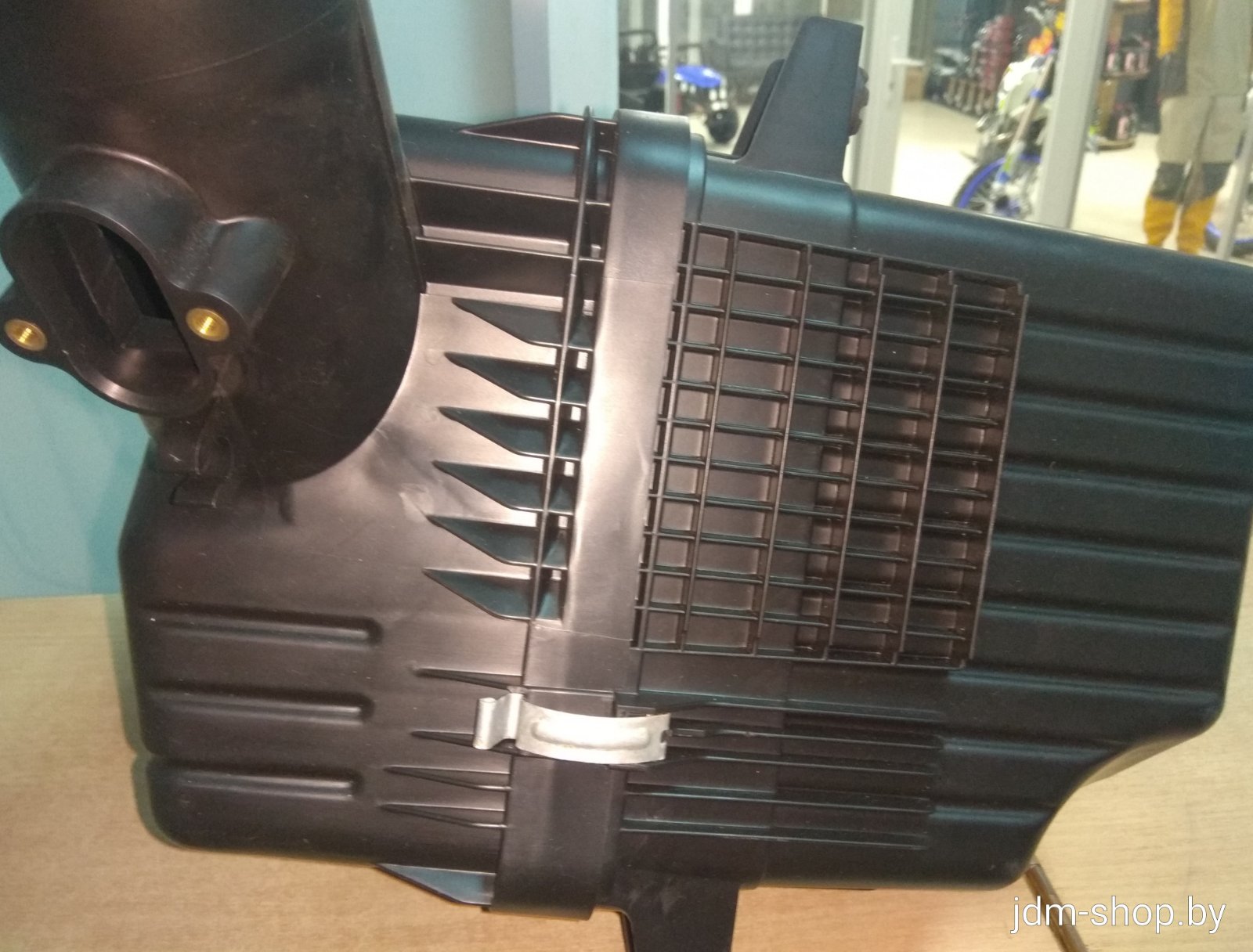 Корпус воздушного фильтра 1370079K00 SUZUKI