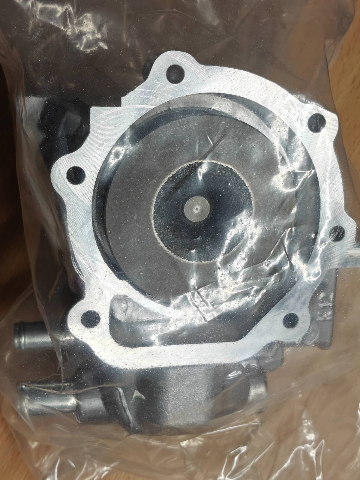 Помпа водяная 21111AA065 SUBARU