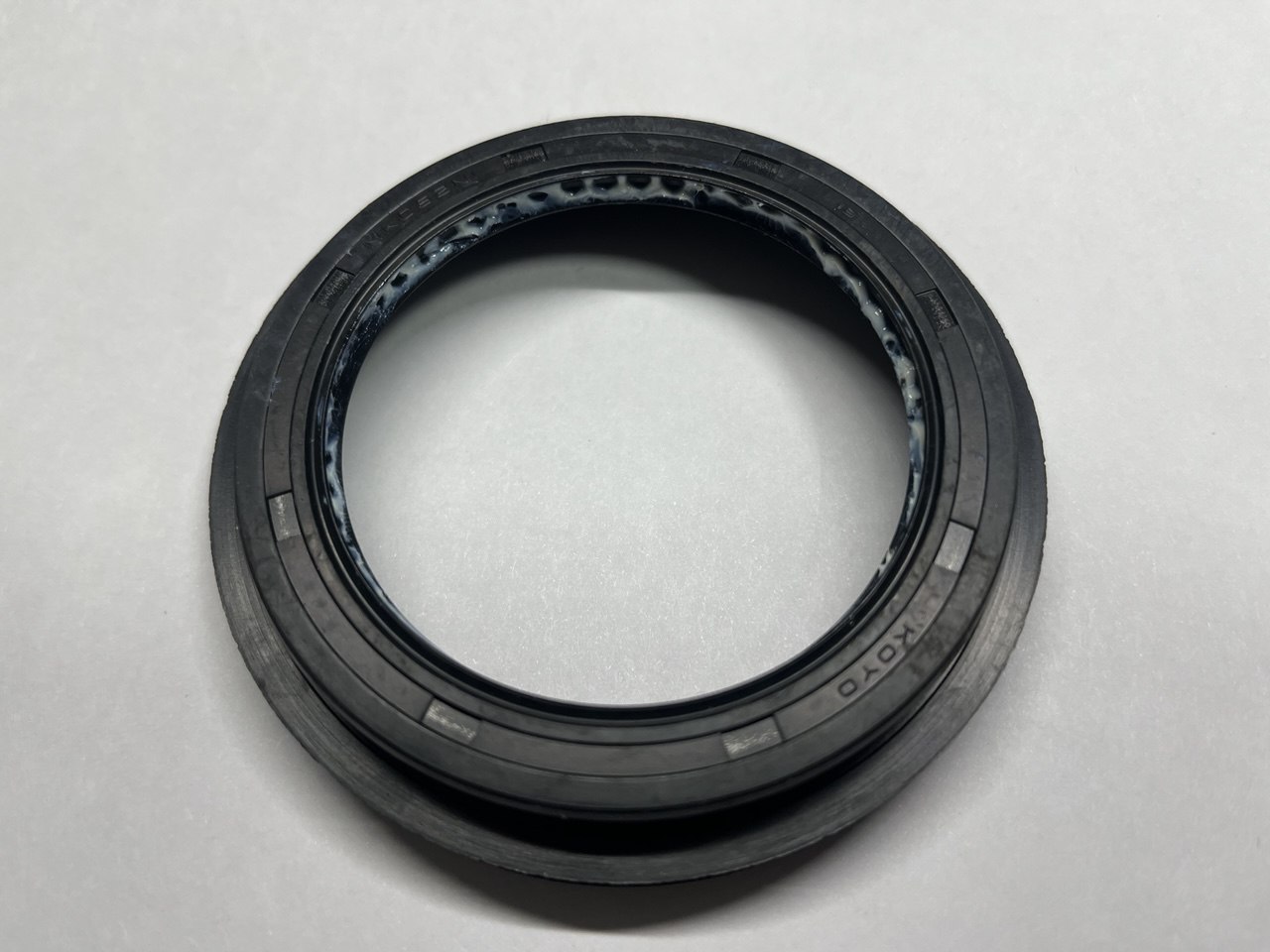 Сальник задней полуоси наружный 9031362001 TOYOTA