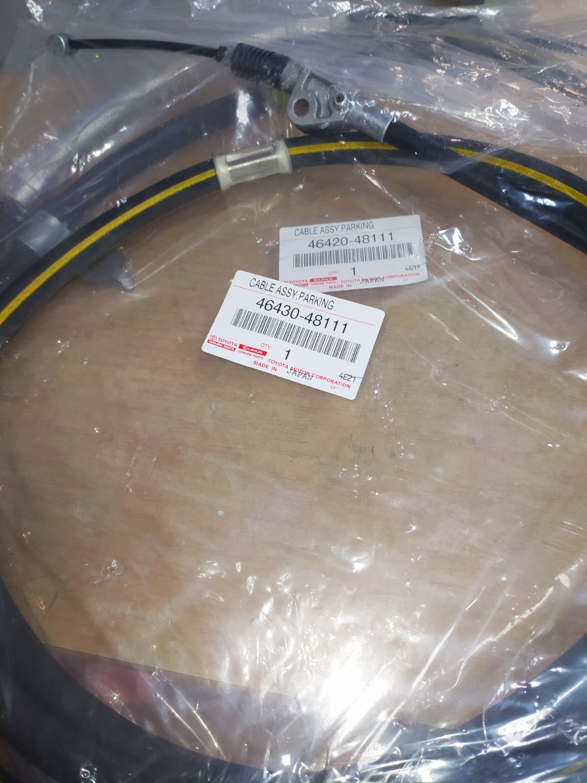 Трос стояночного тормоза правый 4642048110 TOYOTA